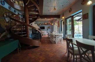 Ekosamotnia w leśnym ogrodzie