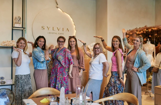 Inspirujący Networking Przedsiębiorczych Kobiet w kryształowej przestrzeni Sylvia Cristal Cafe