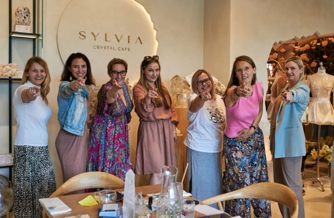 Inspirujący Networking Przedsiębiorczych Kobiet w kryształowej przestrzeni Sylvia Cristal Cafe