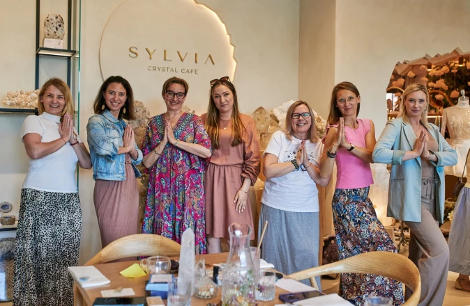 Inspirujący Networking Przedsiębiorczych Kobiet w kryształowej przestrzeni Sylvia Cristal Cafe